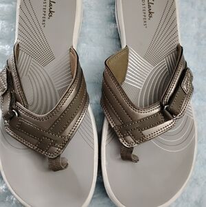 Clarks Women's Gold Sandals Size 10